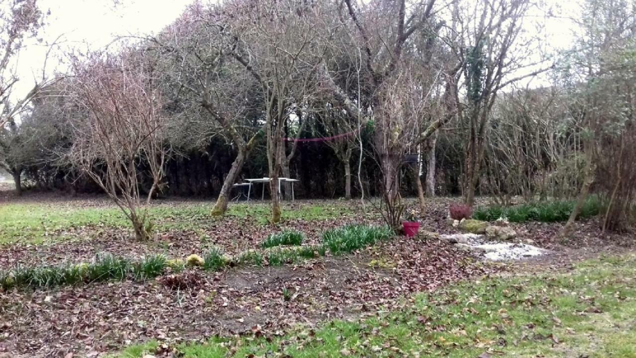 Bed and Breakfast Domaine Pastel Besson Exterior foto
